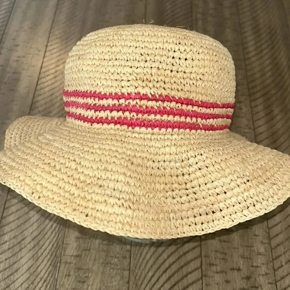 Fun 🤩 Hat 👒 fabulously flexible Pack away!!! ✈️ 🏝️ 🕶️ 👄 💄 Pink Stripes